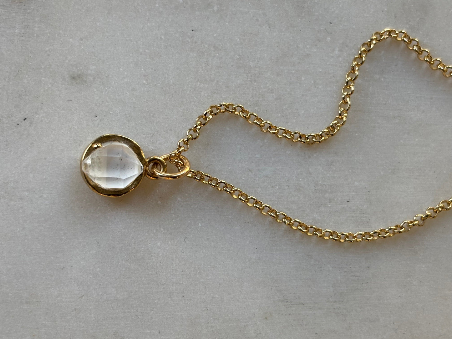 Circular crystal pendant