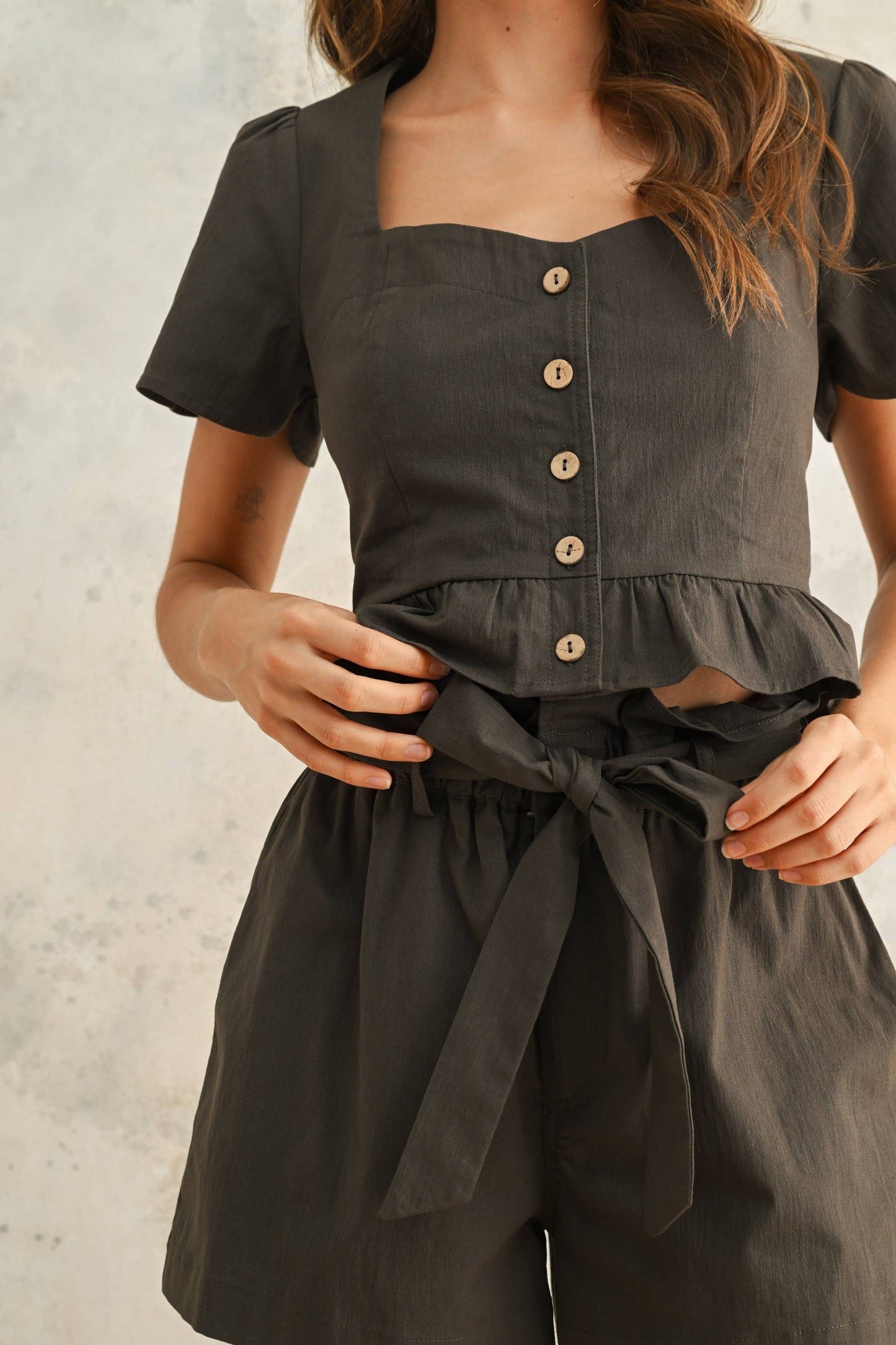 PAPERBAG WAIST STRETCH SHORTS WITH SELF TIE