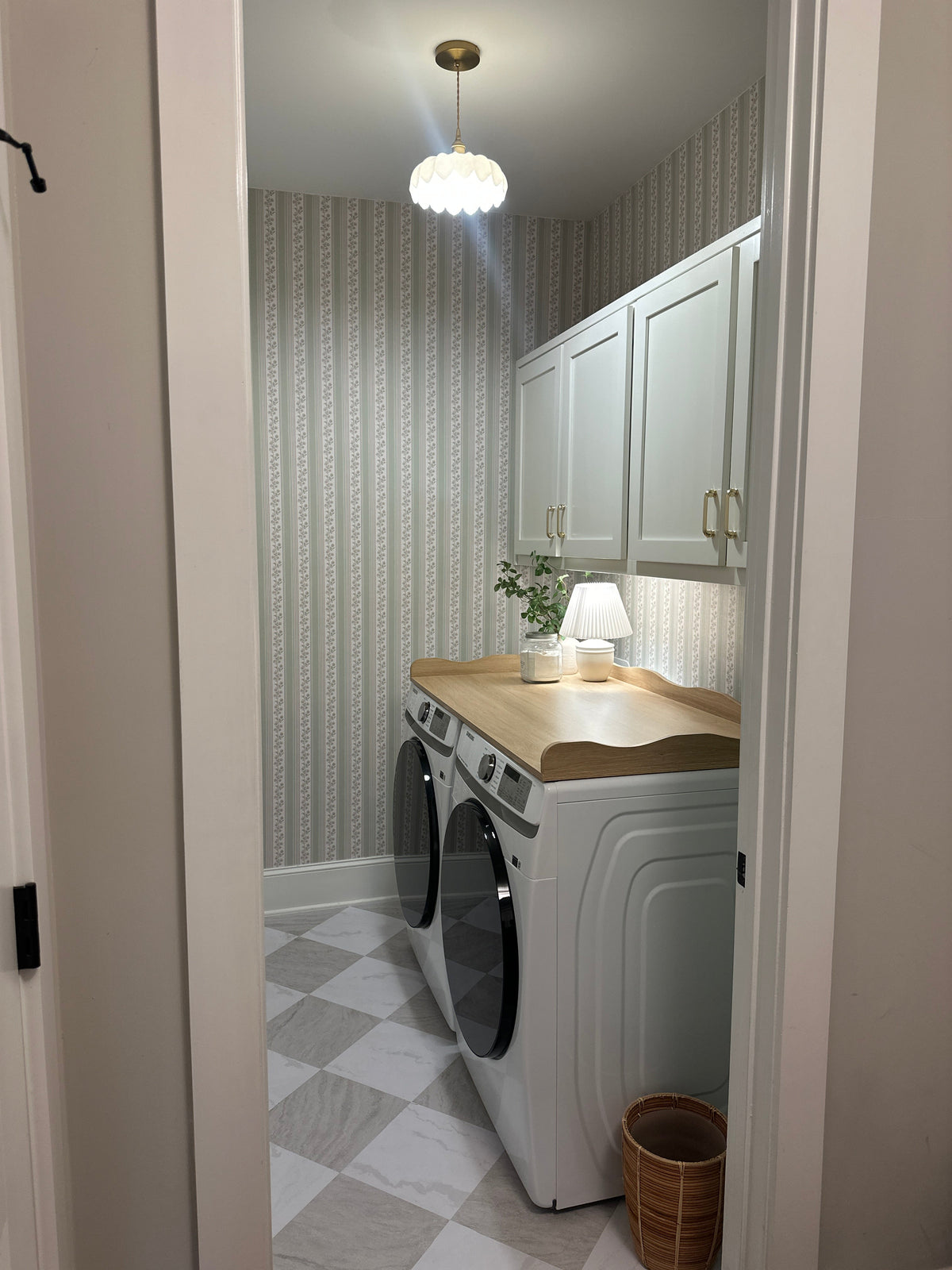 Auggie Wallpaper by Bloomery Decor